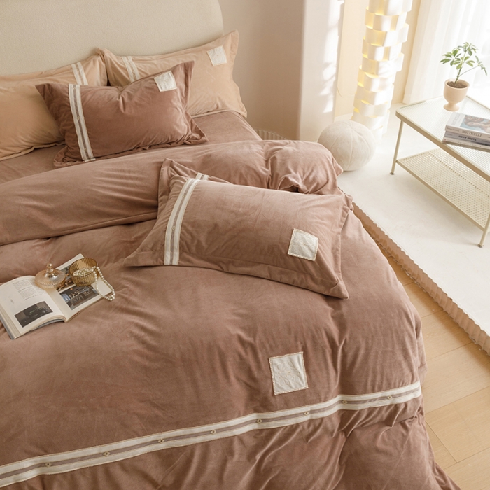 91家纺网 家纺一手货源 找家纺 摩卡 2024新款轻奢简约宝宝绒四件套 唯一-奶咖