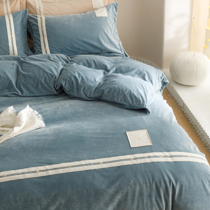 91家纺网 家纺一手货源 找家纺 摩卡 2024新款轻奢简约宝宝绒四件套 唯一-雾蓝