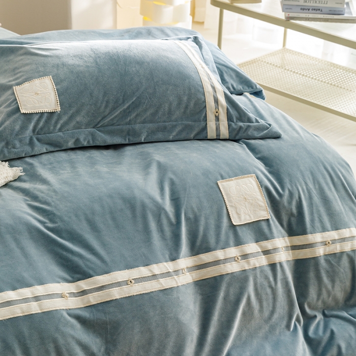 91家纺网 家纺一手货源 找家纺 摩卡 2024新款轻奢简约宝宝绒四件套 唯一-雾蓝