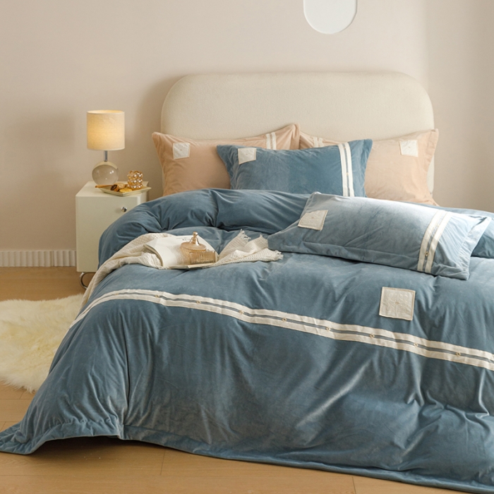 91家纺网 家纺一手货源 找家纺 摩卡 2024新款轻奢简约宝宝绒四件套 唯一-雾蓝