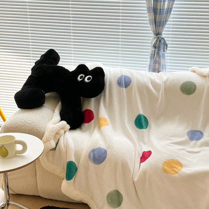 91家纺网 家纺一手货源 找家纺 昔可家纺 2023新款ins风牛奶绒羊羔绒印花毛毯（风格二）彩色波点