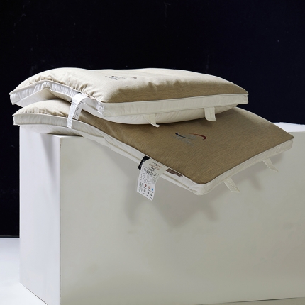 91家纺网 家纺一手货源 找家纺 2025新款 私人订制石墨烯荞麦护颈枕头 持久支撑花草保健枕芯