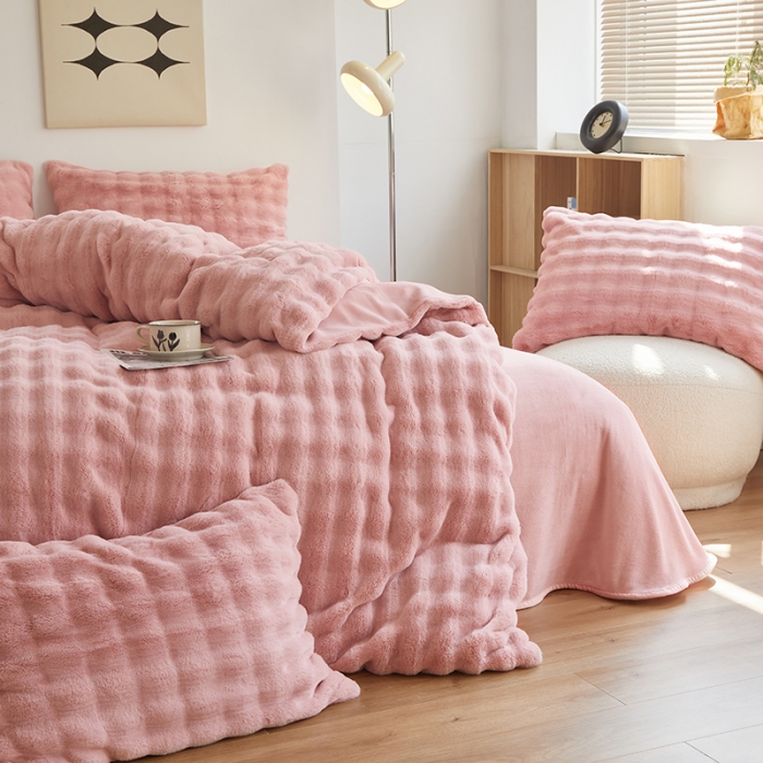 91家纺网 家纺一手货源 找家纺 青竹苑 2023秋冬爆款泡泡兔毛绒兔兔绒四件套 泡泡-粉