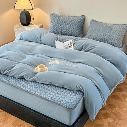 91家纺网 家纺一手货源 找家纺 （总）欧邦 轻奢牛奶绒刺绣夹棉床笠单品可组合三件套四件套