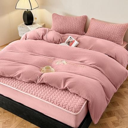 91家纺网 家纺一手货源 找家纺 （总）欧邦 轻奢牛奶绒刺绣夹棉床笠单品可组合三件套四件套