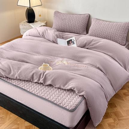 91家纺网 家纺一手货源 找家纺 欧邦 新款轻奢牛奶绒刺绣四件套 紫霞