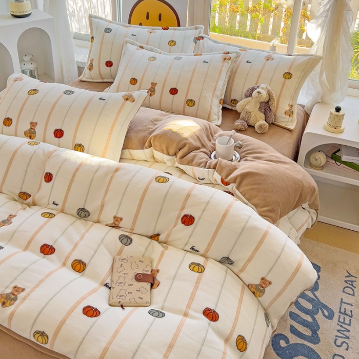 91家纺网 家纺一手货源 找家纺 包小包 2023直播爆款220g高克重印花小清新牛奶绒四件套 南瓜小熊