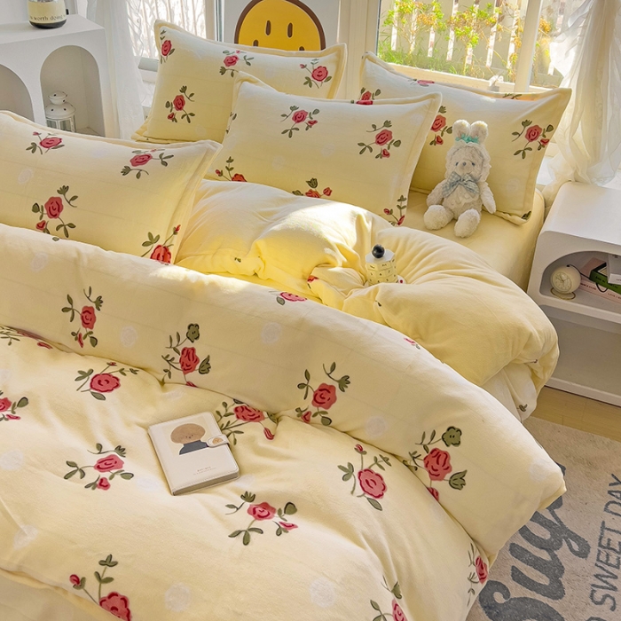 91家纺网 家纺一手货源 找家纺 包小包 2023直播爆款220g高克重印花小清新牛奶绒四件套 复古玫瑰