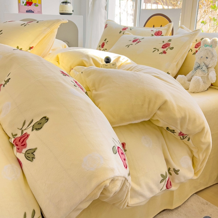 91家纺网 家纺一手货源 找家纺 包小包 2023直播爆款220g高克重印花小清新牛奶绒四件套 复古玫瑰