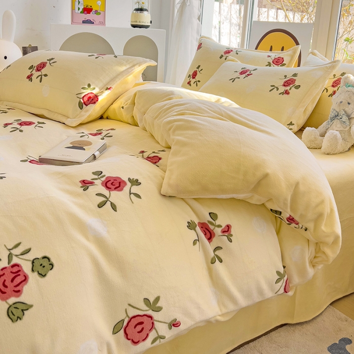 91家纺网 家纺一手货源 找家纺 包小包 2023直播爆款220g高克重印花小清新牛奶绒四件套 复古玫瑰