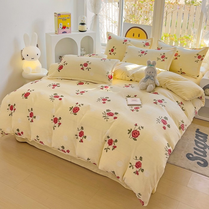 91家纺网 家纺一手货源 找家纺 包小包 2023直播爆款220g高克重印花小清新牛奶绒四件套 复古玫瑰