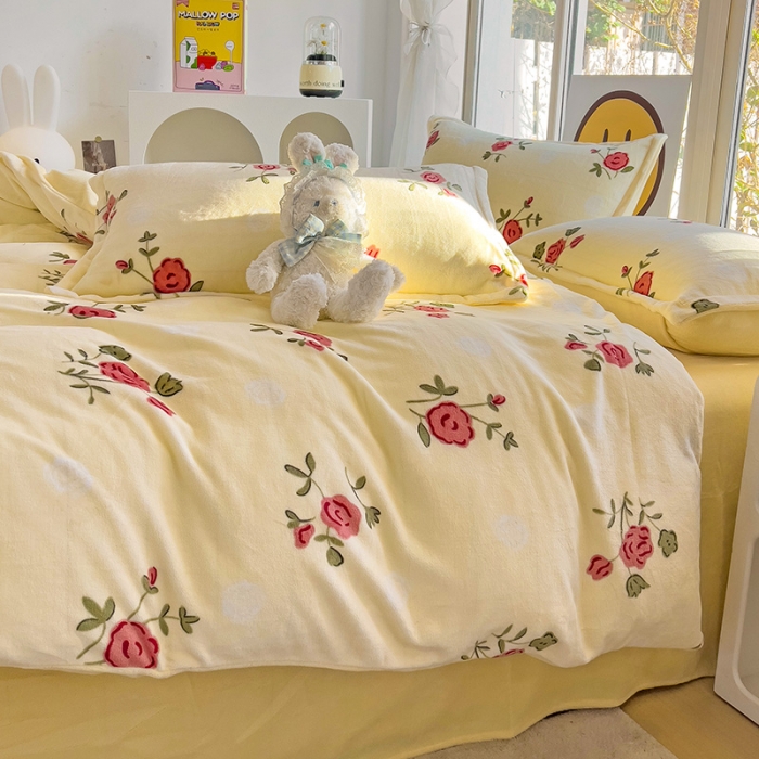 91家纺网 家纺一手货源 找家纺 包小包 2023直播爆款220g高克重印花小清新牛奶绒四件套 复古玫瑰