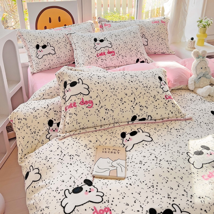 91家纺网 家纺一手货源 找家纺 包小包 2023直播爆款220g高克重印花小清新牛奶绒四件套 星星狗狗