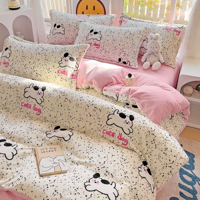 91家纺网 家纺一手货源 找家纺 包小包 2023直播爆款220g高克重印花小清新牛奶绒四件套 星星狗狗