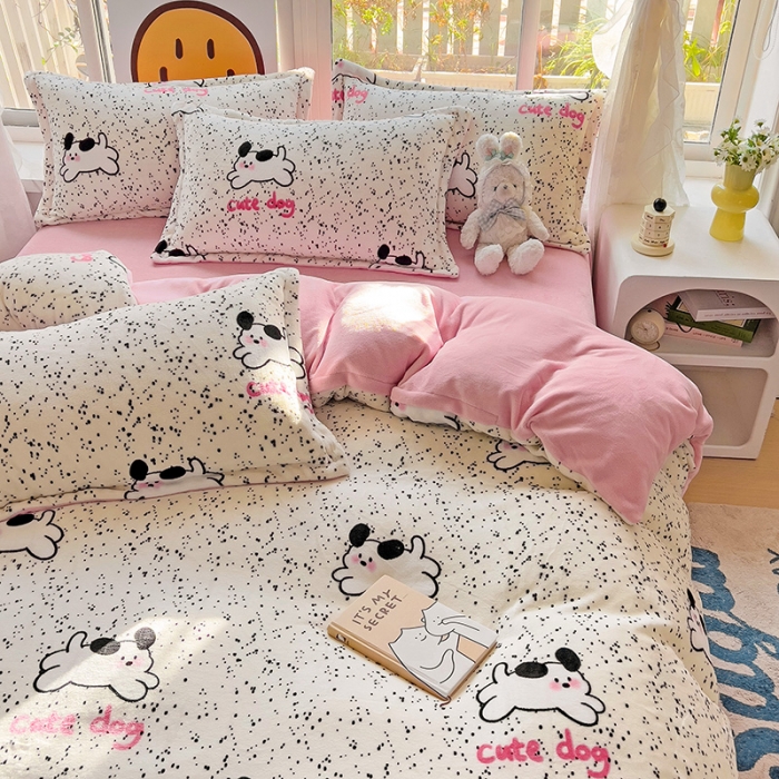 91家纺网 家纺一手货源 找家纺 包小包 2023直播爆款220g高克重印花小清新牛奶绒四件套 星星狗狗