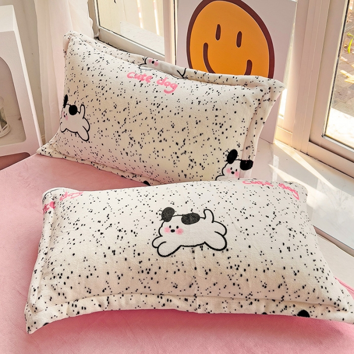 91家纺网 家纺一手货源 找家纺 包小包 2023直播爆款220g高克重印花小清新牛奶绒四件套 星星狗狗