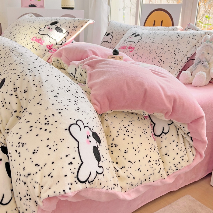 91家纺网 家纺一手货源 找家纺 包小包 2023直播爆款220g高克重印花小清新牛奶绒四件套 星星狗狗