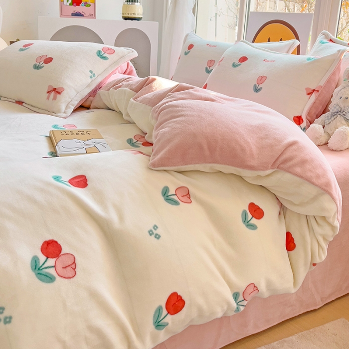 91家纺网 家纺一手货源 找家纺 包小包 2023直播爆款220g高克重印花小清新牛奶绒四件套 郁金香粉