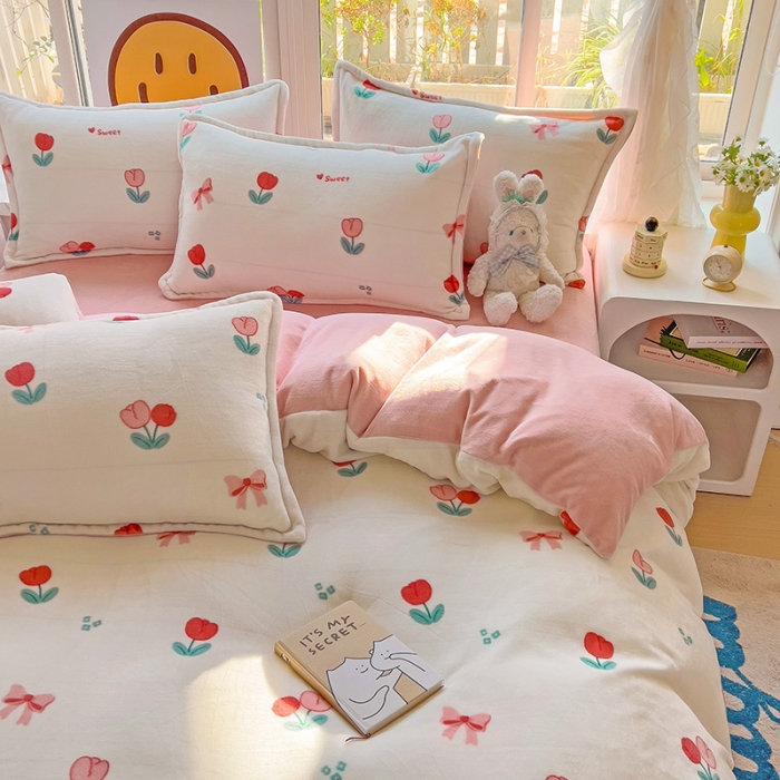 91家纺网 家纺一手货源 找家纺 包小包 2023直播爆款220g高克重印花小清新牛奶绒四件套 郁金香粉