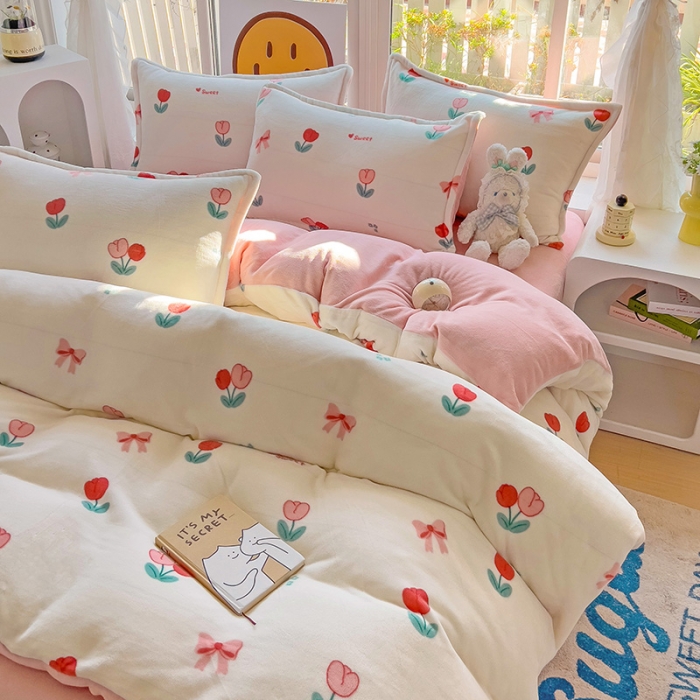 91家纺网 家纺一手货源 找家纺 包小包 2023直播爆款220g高克重印花小清新牛奶绒四件套 郁金香粉