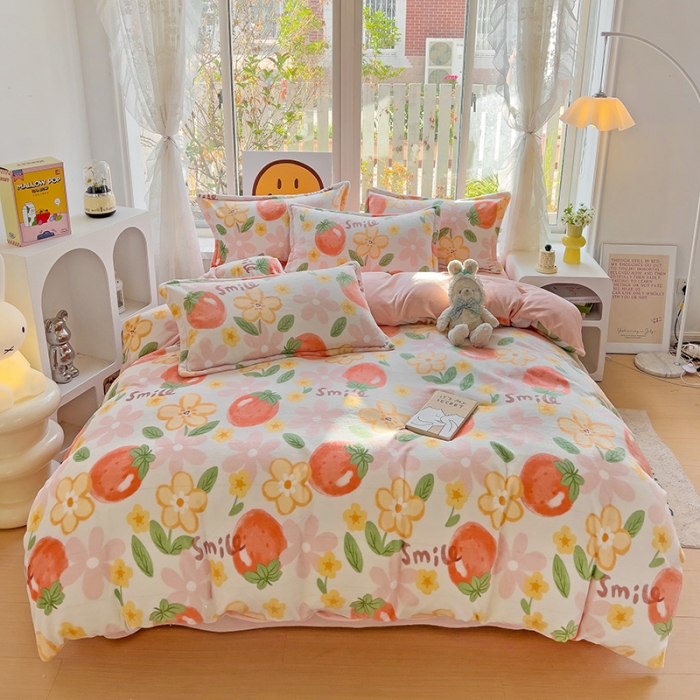 91家纺网 家纺一手货源 找家纺 包小包 2023直播爆款220g高克重印花小清新牛奶绒四件套 草莓花朵