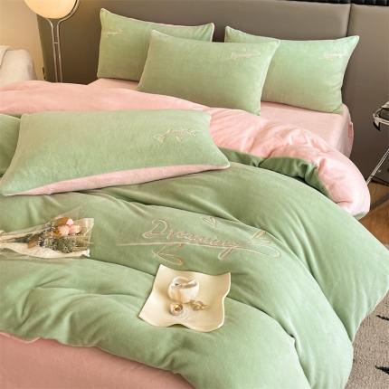 91家纺网 家纺一手货源 找家纺 (总) 798 2023新款牛奶绒绣花被套-倾城系列