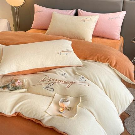 91家纺网 家纺一手货源 找家纺 (总) 798 2023新款牛奶绒绣花被套-倾城系列