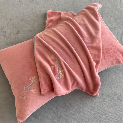 91家纺网 家纺一手货源 找家纺 (总)798 2023新款牛奶绒绣花枕套-倾城系列