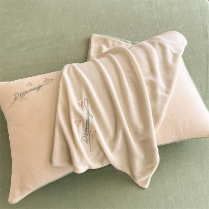 91家纺网 家纺一手货源 找家纺 (总)798 2023新款牛奶绒绣花枕套-倾城系列