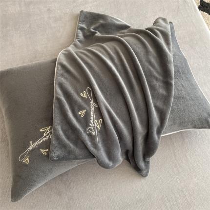 91家纺网 家纺一手货源 找家纺 (总)798 2023新款牛奶绒绣花枕套-倾城系列