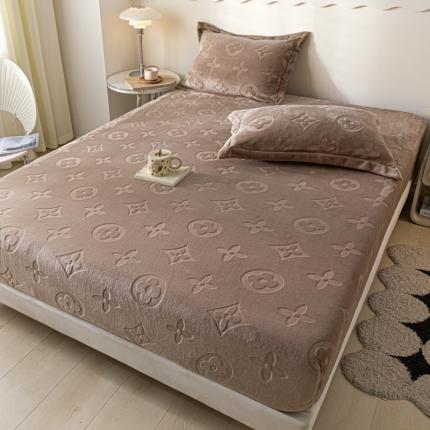 91家纺网 家纺一手货源 找家纺 久云居 2024新款牛奶绒剪花床笠 浅驼