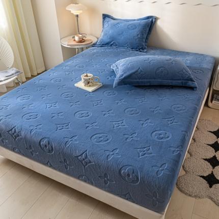 91家纺网 家纺一手货源 找家纺 久云居 2024新款牛奶绒剪花床笠 宝蓝