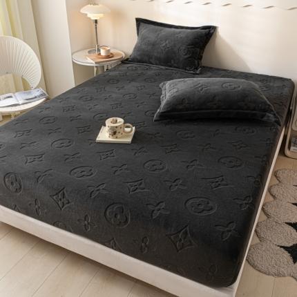 91家纺网 家纺一手货源 找家纺 久云居 2024新款牛奶绒剪花床笠 深灰