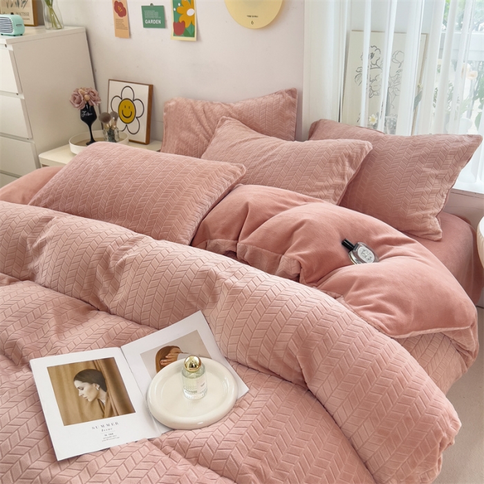 91家纺网 家纺一手货源 找家纺 （总）全季家居 2023新款小清新A类高克重加厚印花牛奶绒被套单件