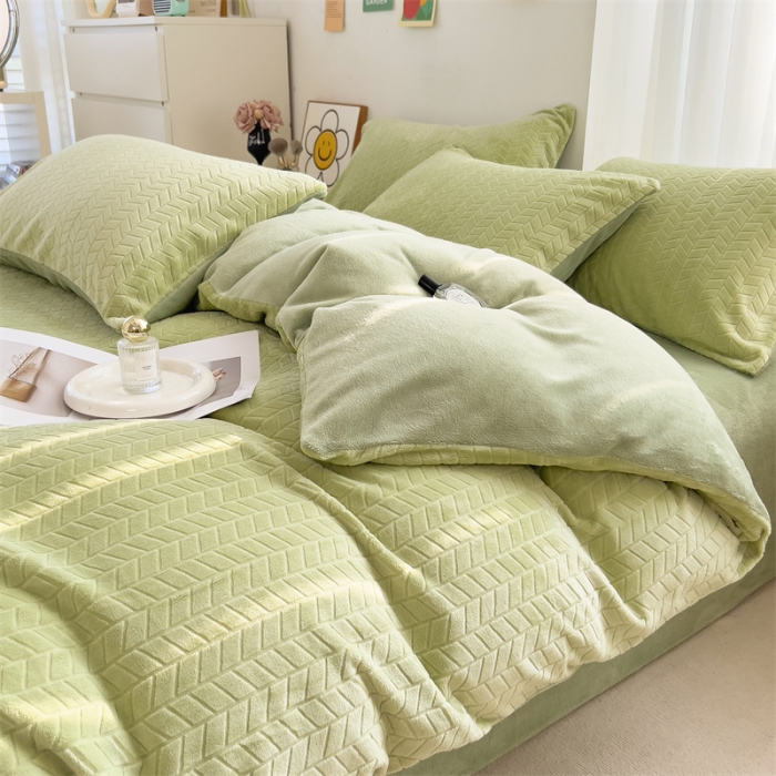 91家纺网 家纺一手货源 找家纺 全季家居 2023新款小清新A类高克重加厚印花牛奶绒被套单件 果绿