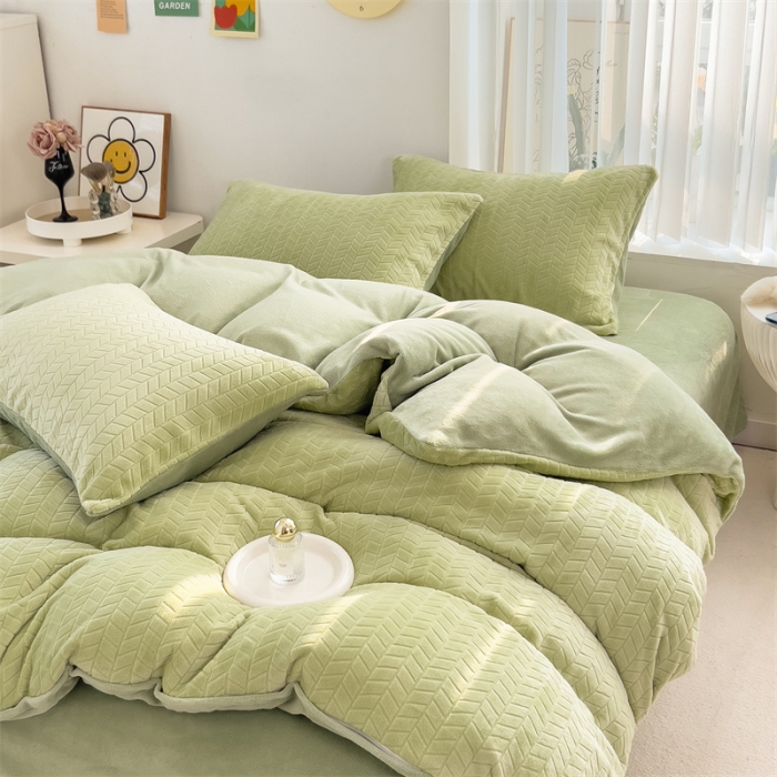 91家纺网 家纺一手货源 找家纺 全季家居 2023新款小清新A类高克重加厚印花牛奶绒被套单件 果绿