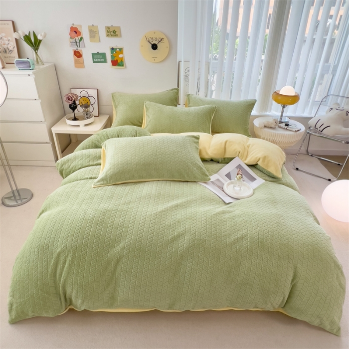 91家纺网 家纺一手货源 找家纺 全季家居 2023新款小清新A类高克重加厚印花牛奶绒被套单件 果绿+奶黄