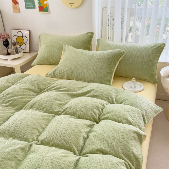 91家纺网 家纺一手货源 找家纺 全季家居 2023新款小清新A类高克重加厚印花牛奶绒被套单件 果绿+奶黄