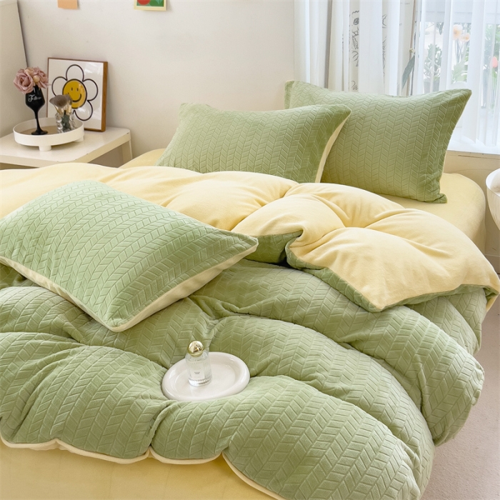 91家纺网 家纺一手货源 找家纺 全季家居 2023新款小清新A类高克重加厚印花牛奶绒被套单件 果绿+奶黄