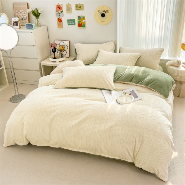 91家纺网 家纺一手货源 找家纺 全季家居 2023新款小清新A类高克重加厚印花牛奶绒被套单件 米白+果绿