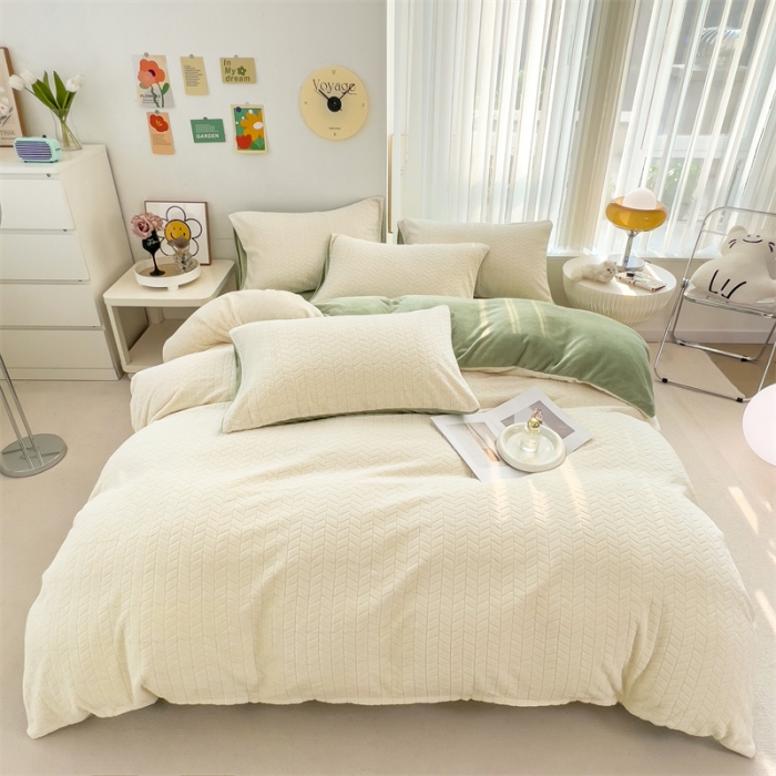 91家纺网 家纺一手货源 找家纺 全季家居 2023新款小清新A类高克重加厚印花牛奶绒被套单件 米白+果绿