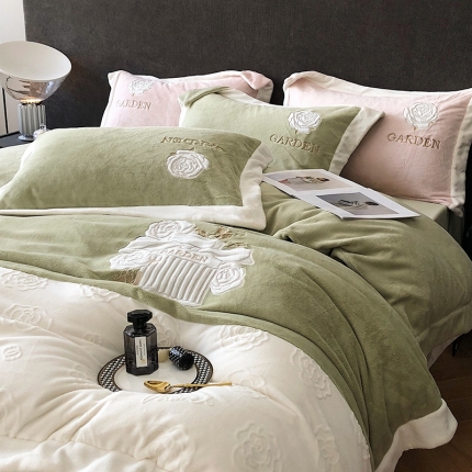 91家纺网 家纺一手货源 找家纺 （总）2023款烂花牛奶绒贴布绣四件套高克重保暖套件