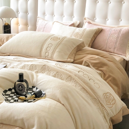 91家纺网 家纺一手货源 找家纺 （总）2023款烂花牛奶绒贴布绣四件套高克重保暖套件