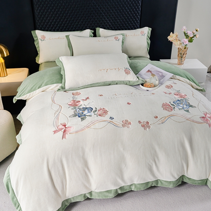 91家纺网 家纺一手货源 找家纺 凯艾玲 新款230克全消光A类牛奶绒四件套绣花系列