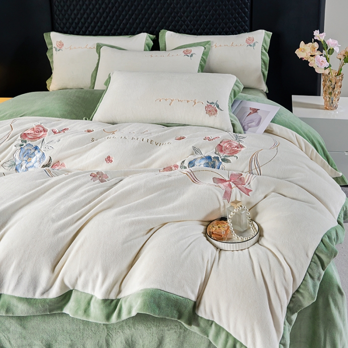 91家纺网 家纺一手货源 找家纺 凯艾玲 新款230克全消光A类牛奶绒四件套绣花系列