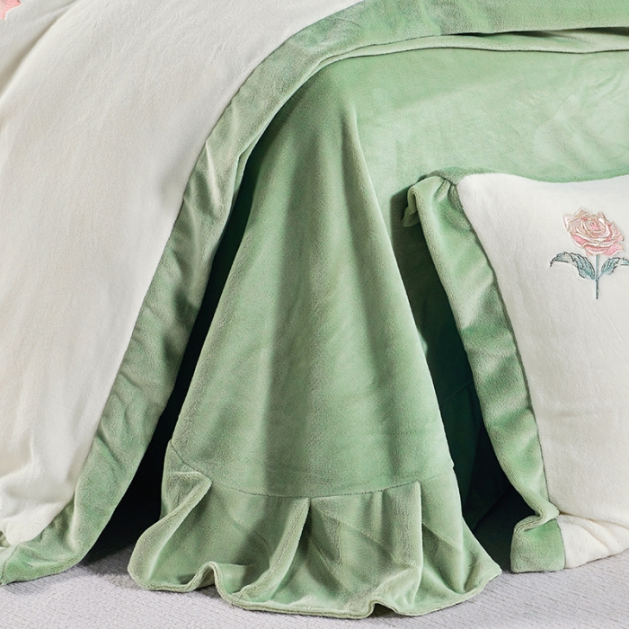 91家纺网 家纺一手货源 找家纺 凯艾玲 新款230克全消光A类牛奶绒四件套绣花系列