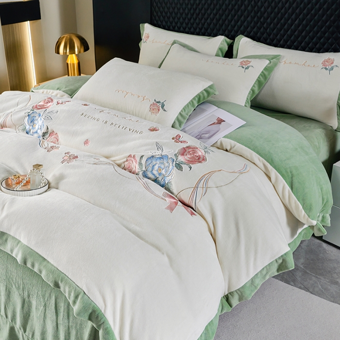 91家纺网 家纺一手货源 找家纺 凯艾玲 新款230克全消光A类牛奶绒四件套绣花系列