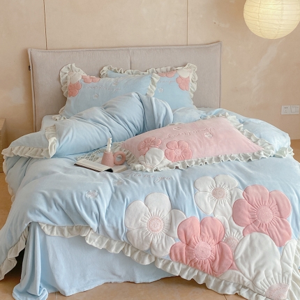 91家纺网 家纺一手货源 找家纺 （总）凯儿2024新款大贴布绣230g荷叶边工艺款牛奶绒四件套