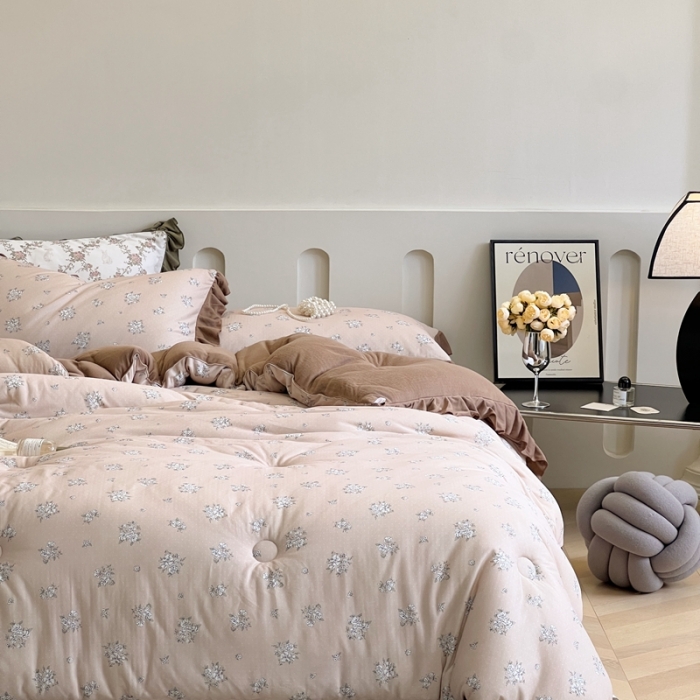 91家纺网 家纺一手货源 找家纺 安莱生活 2023秋冬新品有氧双层纱法式一体蚕丝被抗菌被 缪斯花园