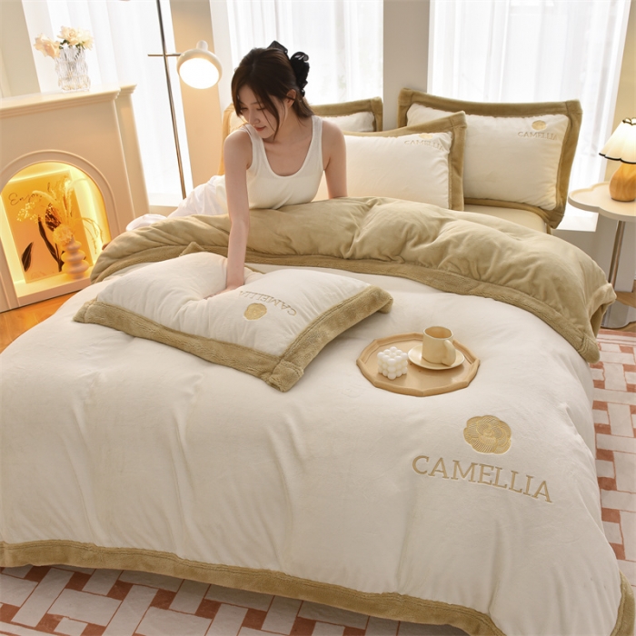 91家纺网 家纺一手货源 找家纺 笙意 新款加厚牛奶绒刺绣四件套-贝琳达系列 贝琳达-奶白+奶茶